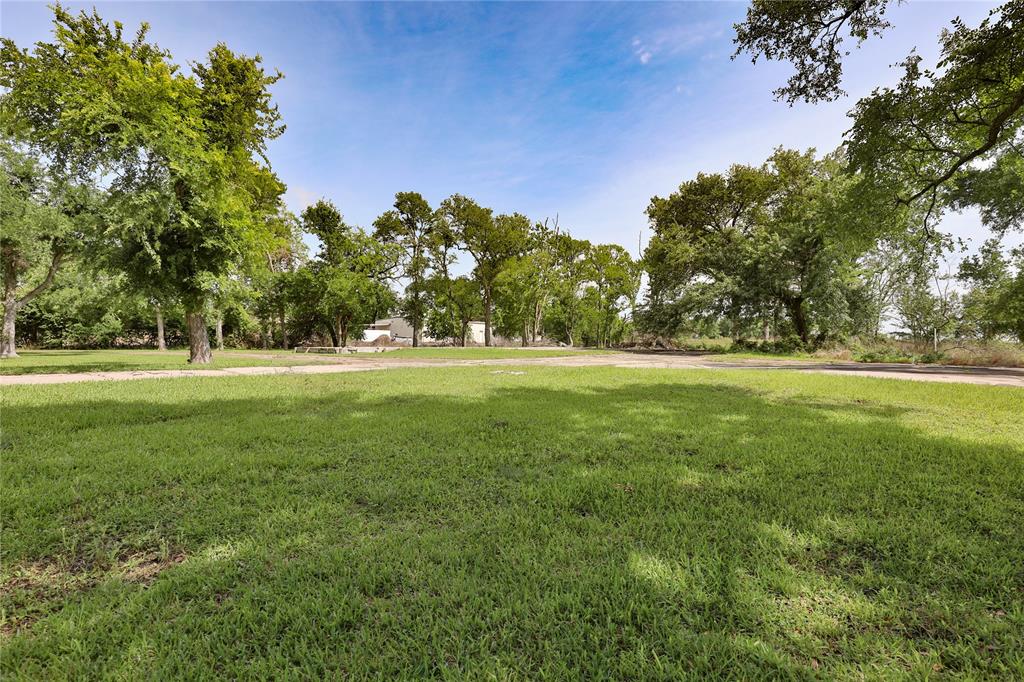 1001 Wilson Road, Clute, Texas image 4