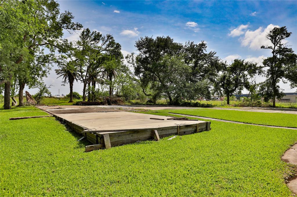 1001 Wilson Road, Clute, Texas image 6
