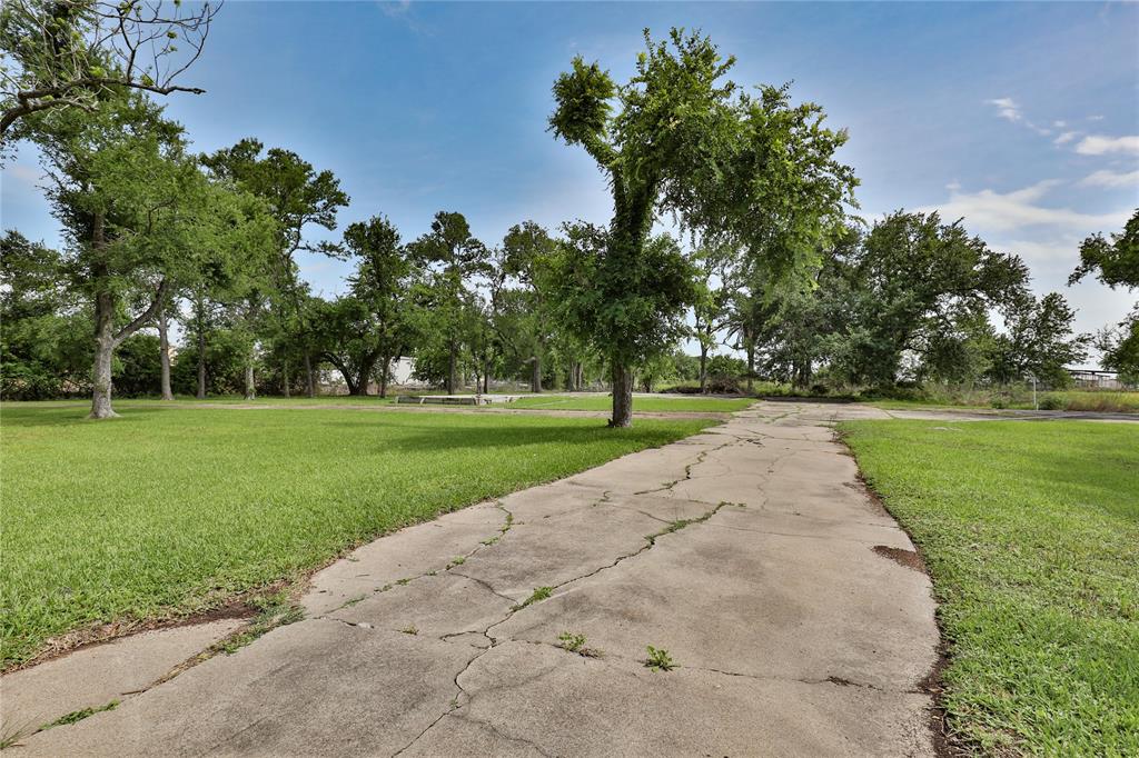 1001 Wilson Road, Clute, Texas image 1