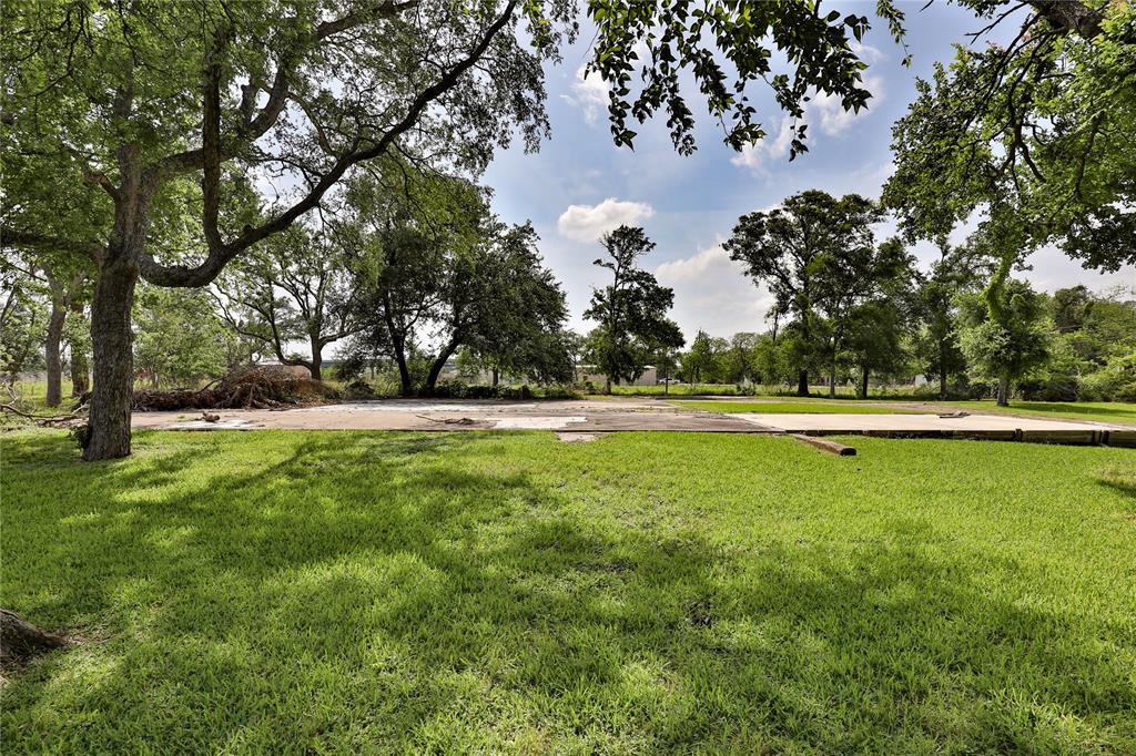 1001 Wilson Road, Clute, Texas image 2