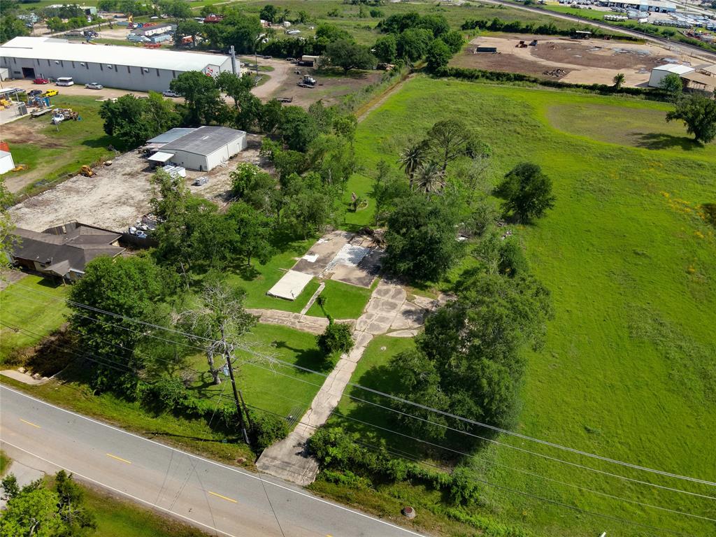 1001 Wilson Road, Clute, Texas image 9