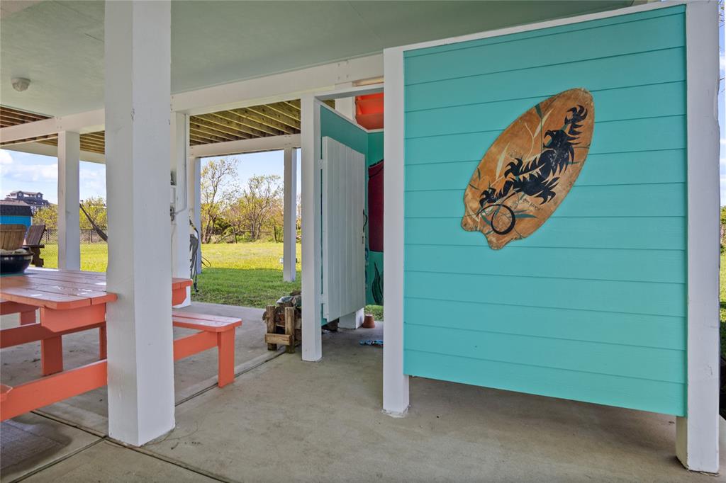 901 Helen Boulevard, Crystal Beach, Texas image 5