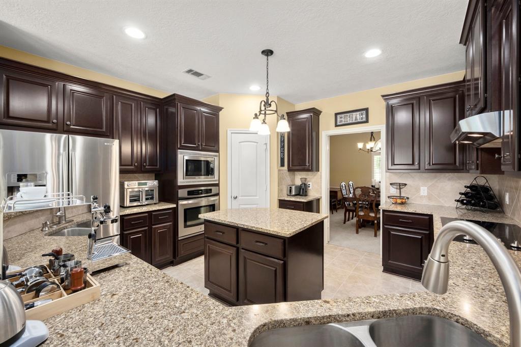 34102 Century Oaks Court, Magnolia, Texas image 9