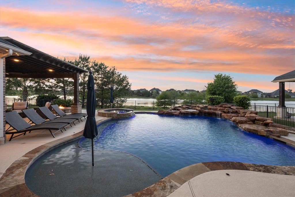 27818 Burnett Hills Lane, Fulshear, Texas image 3