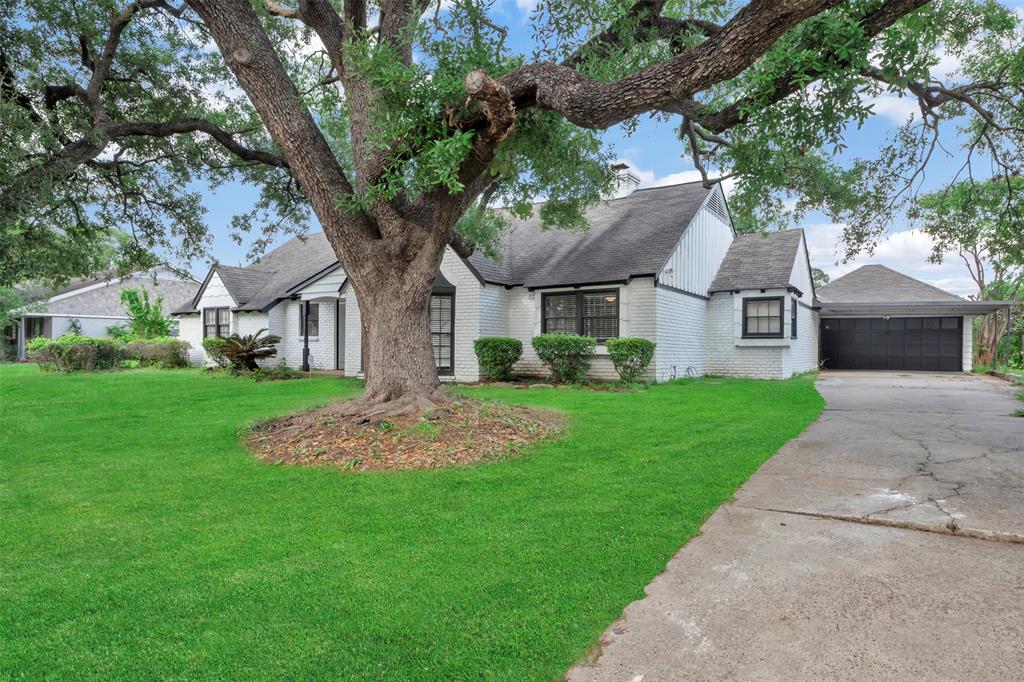 5108 Goose Creek Drive, Baytown, Texas image 3