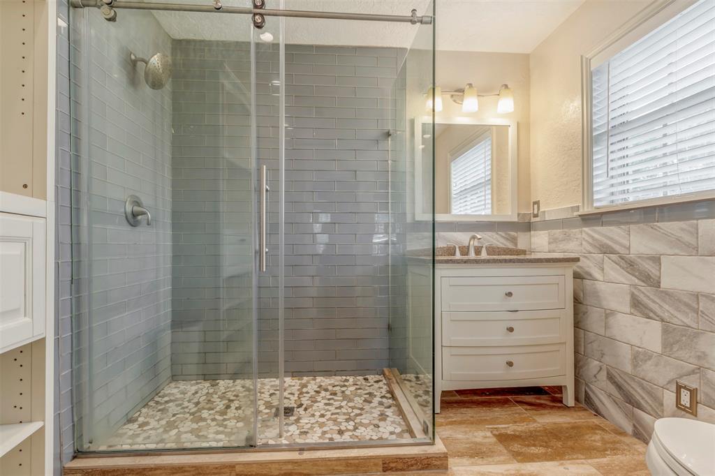 5108 Goose Creek Drive, Baytown, Texas image 17