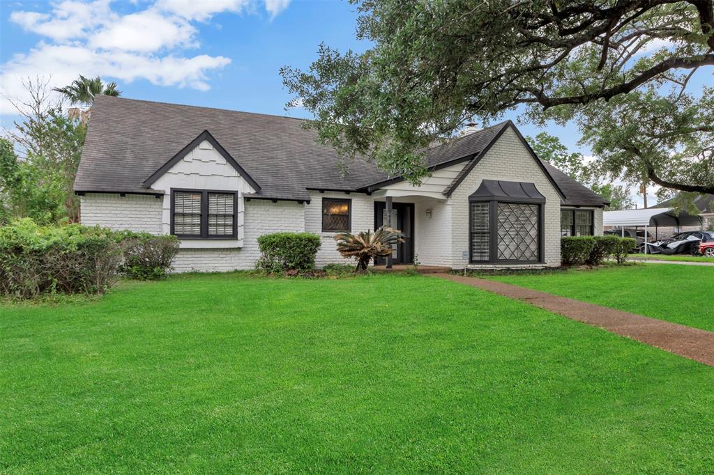 5108 Goose Creek Drive, Baytown, Texas image 1