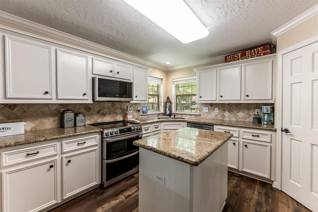 1430 River Oaks Drive, Huntsville, Texas image 9