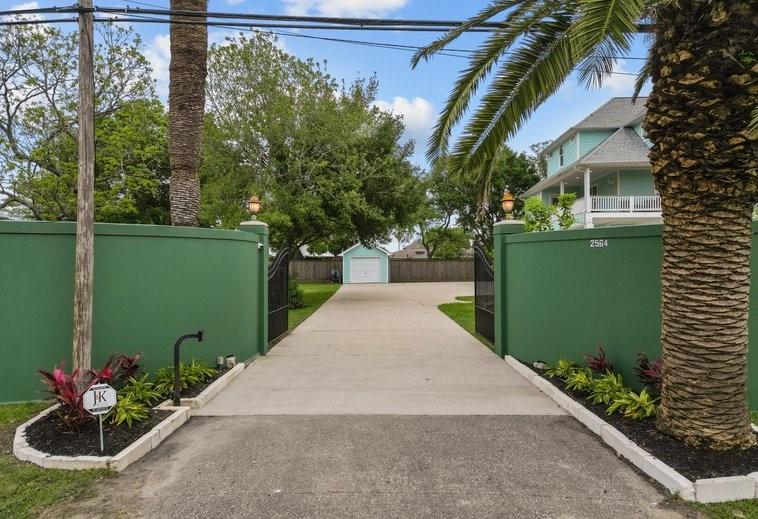 2564 E Bayshore Drive, San Leon, Texas image 6