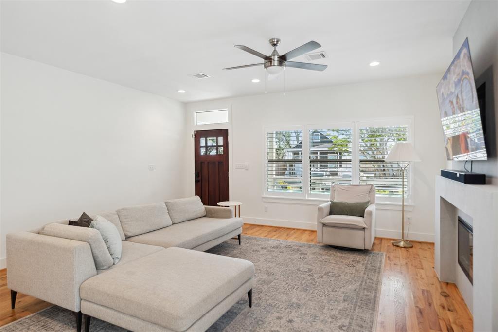1709 Gentry Street, Houston, Texas image 6