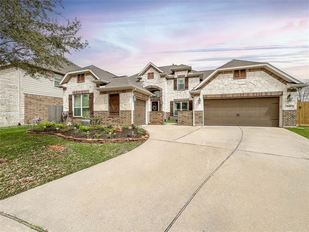 2327 Hamilton Pool Lane, Friendswood, Texas image 1