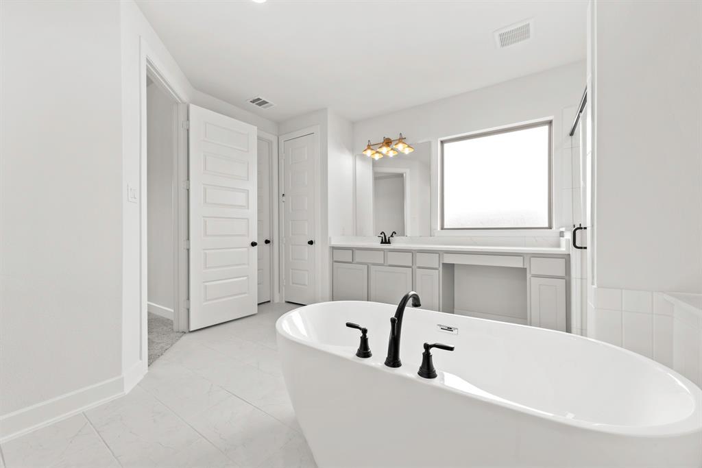 308 Coldwater Creek Court, Conroe, Texas image 14
