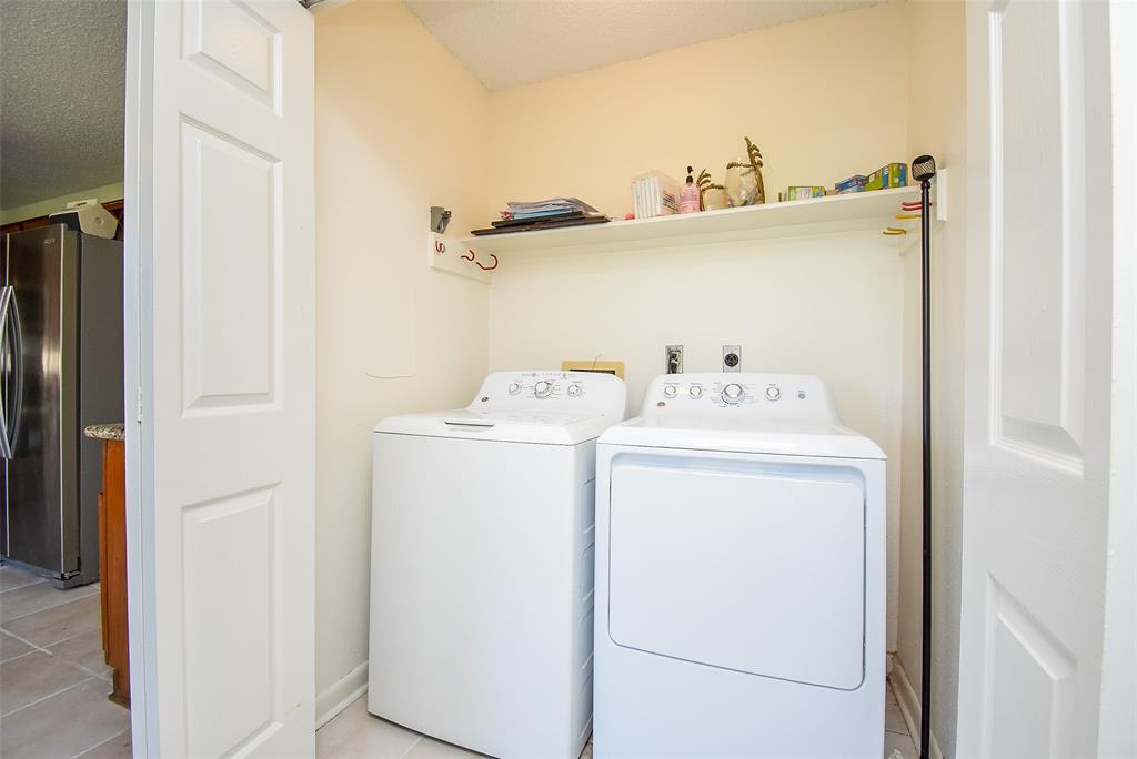 1207 Green Knoll Drive, Sugar Land, Texas image 12