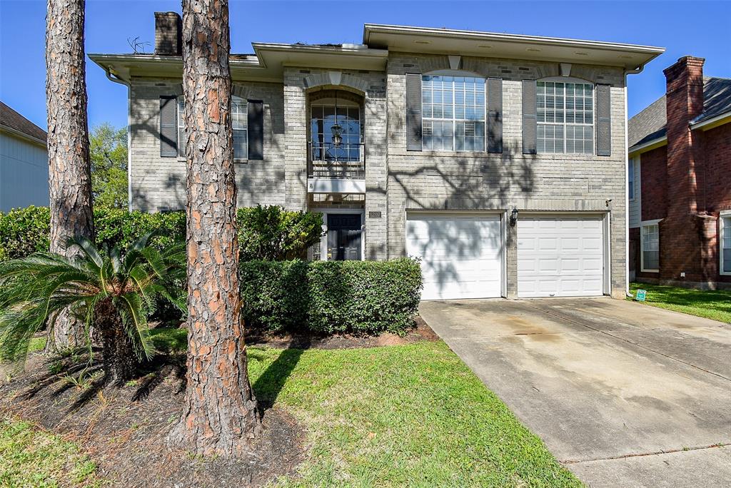 1207 Green Knoll Drive, Sugar Land, Texas image 2