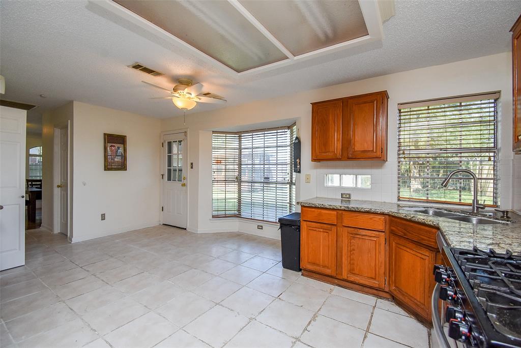 1207 Green Knoll Drive, Sugar Land, Texas image 11