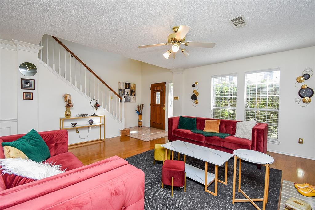 1207 Green Knoll Drive, Sugar Land, Texas image 7