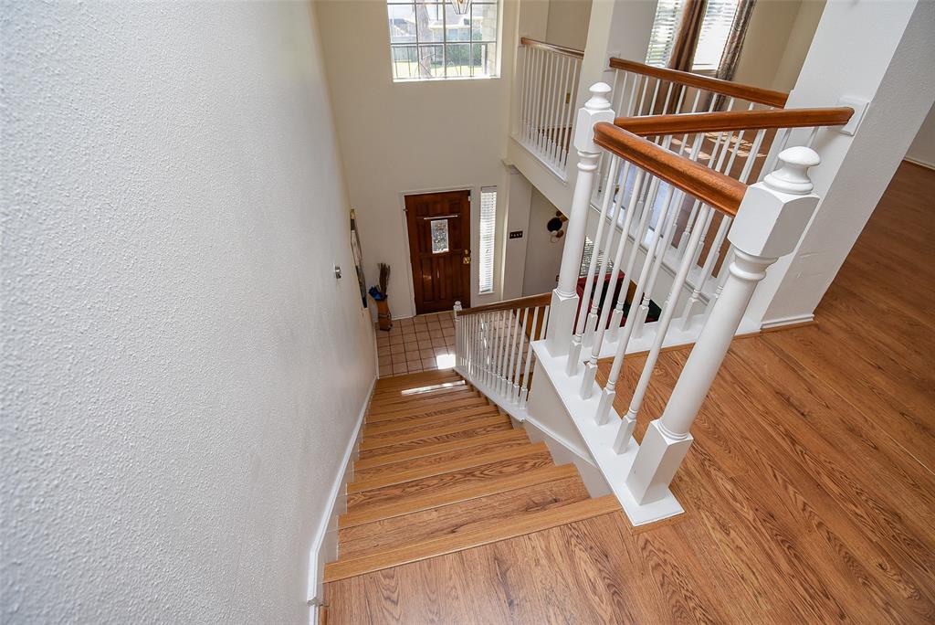 1207 Green Knoll Drive, Sugar Land, Texas image 4