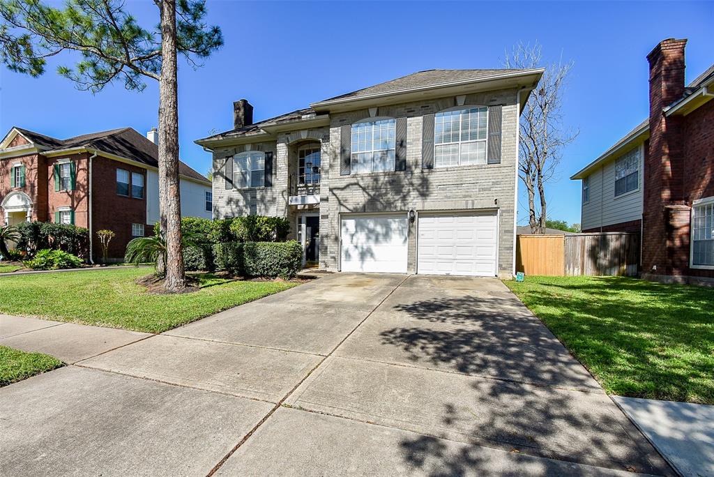 1207 Green Knoll Drive, Sugar Land, Texas image 1