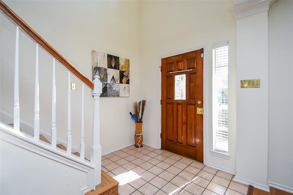 1207 Green Knoll Drive, Sugar Land, Texas image 5