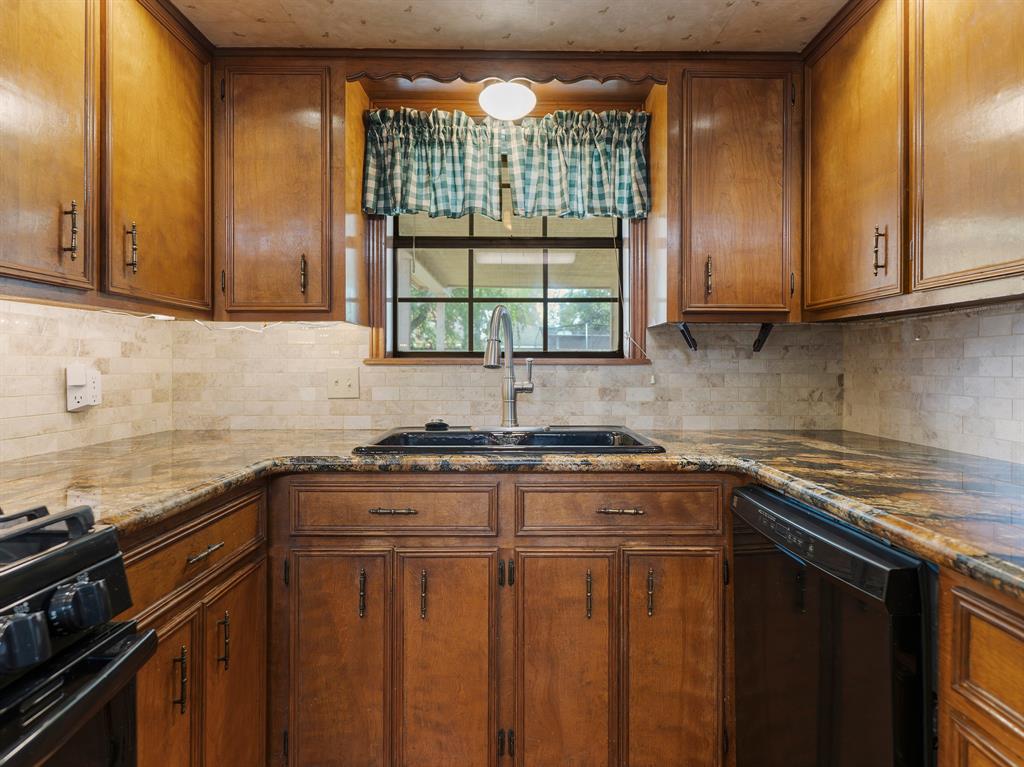 1307 Marlin Court, Bay City, Texas image 14