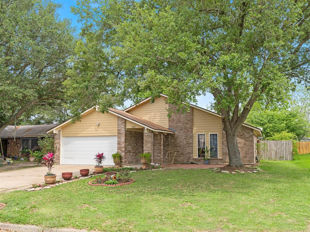 1307 Marlin Court, Bay City, Texas image 6