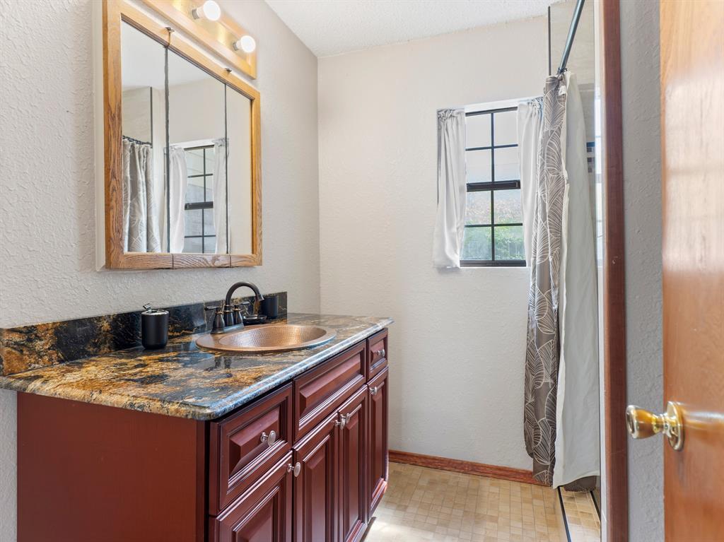 1307 Marlin Court, Bay City, Texas image 23