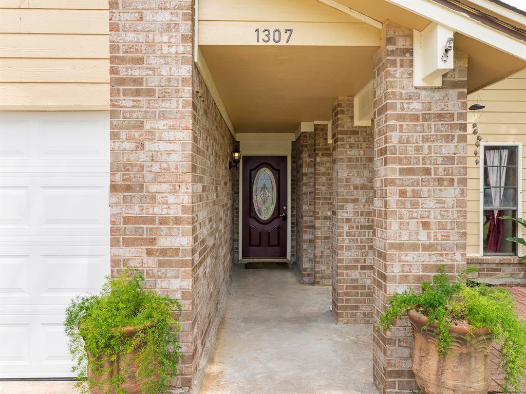 1307 Marlin Court, Bay City, Texas image 7