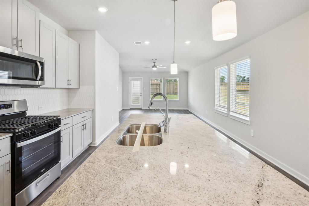 16988 Juniper Blossom Bend, Conroe, Texas image 3