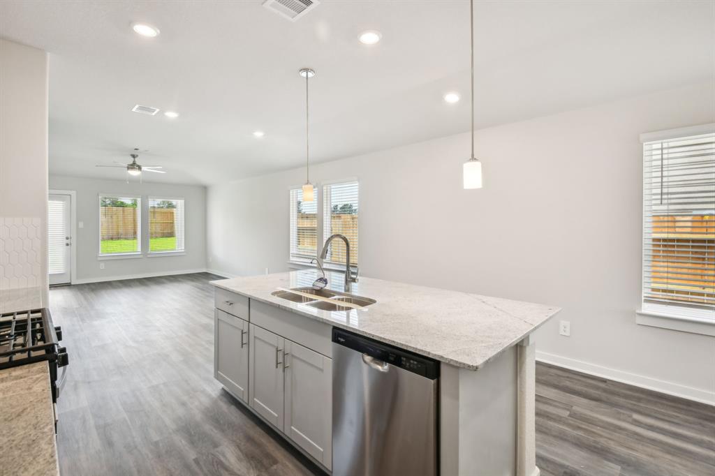 16988 Juniper Blossom Bend, Conroe, Texas image 4