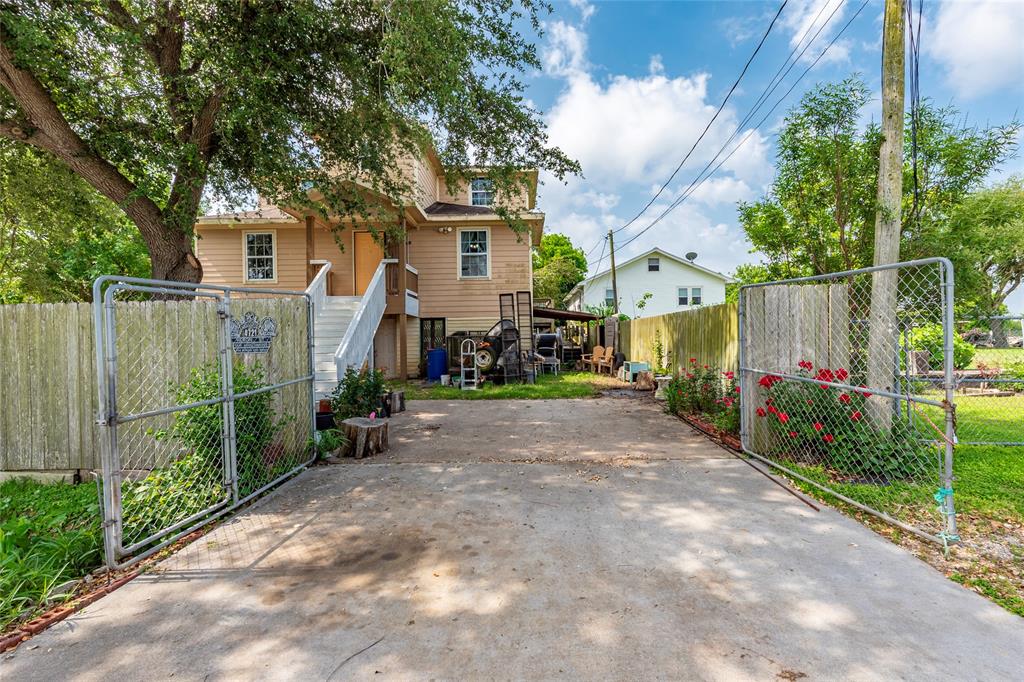4721 Heron Street, Hitchcock, Texas image 2