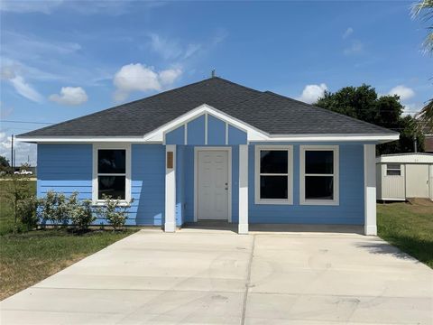 Photo of 619 W Bayshore, Palacios, TX 77465 (MLS # 15620707)