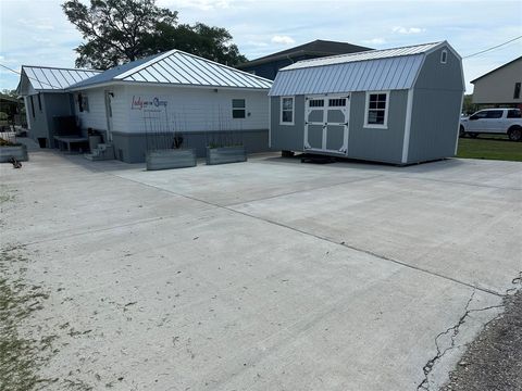 A home in Brazoria