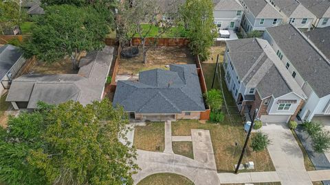 5609 Newcastle Street Bellaire TX 77401