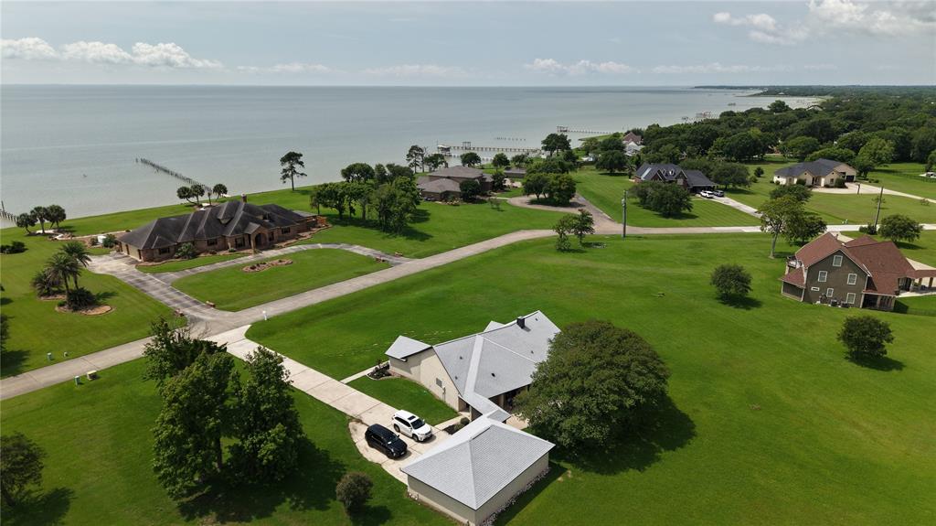 9035 North Point Drive, Beach City, Texas image 6