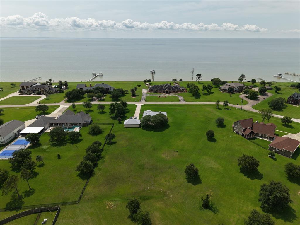9035 North Point Drive, Beach City, Texas image 7