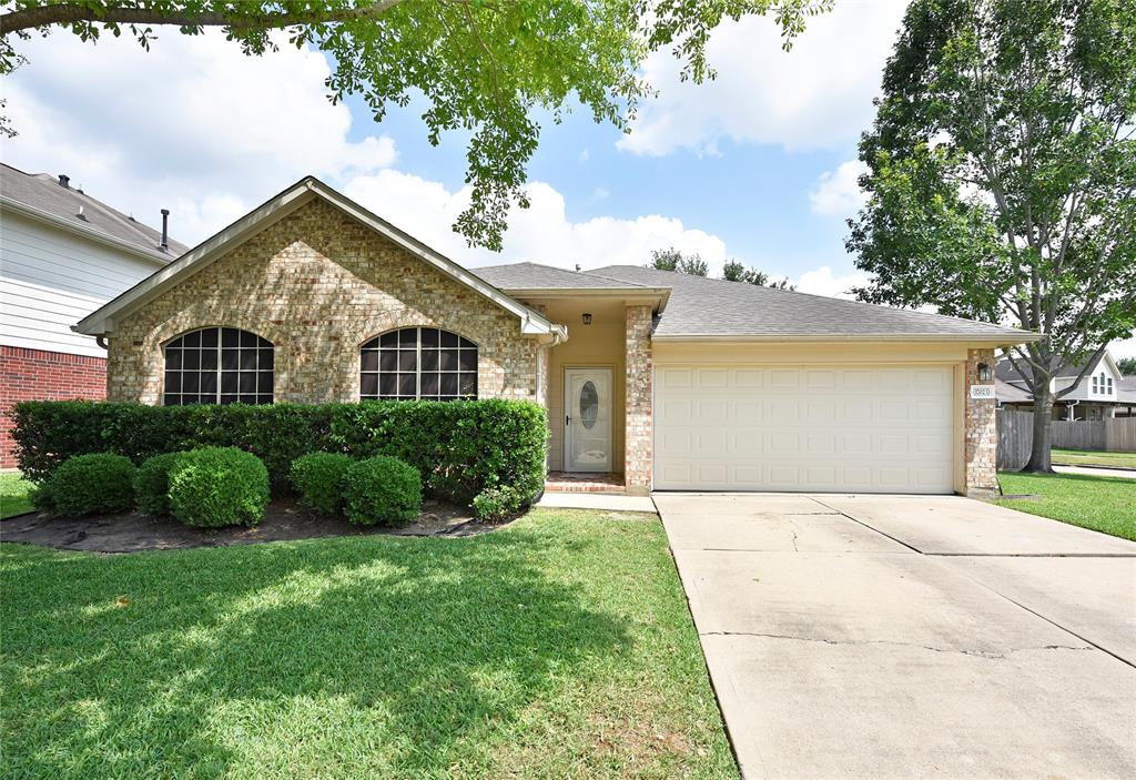 17023 Canterbury Green Lane, Sugar Land, Texas image 1