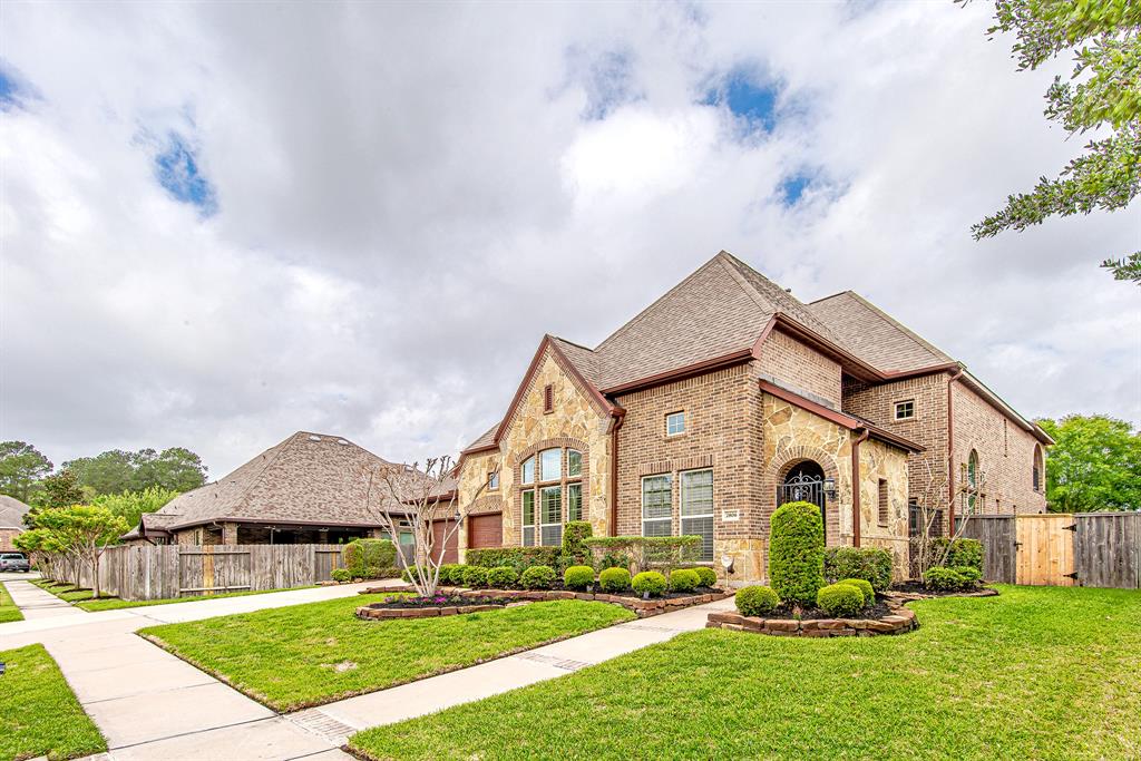 2806 King Point View Lane, Spring, Texas image 2