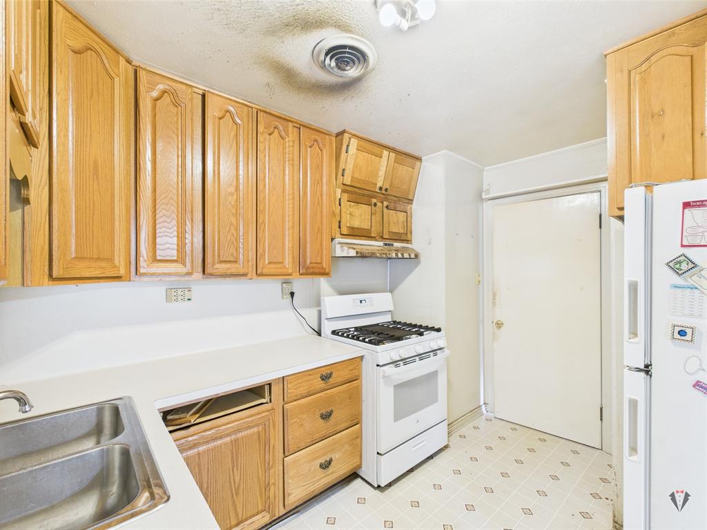 411 W Harrison Street, Jefferson, Texas image 7