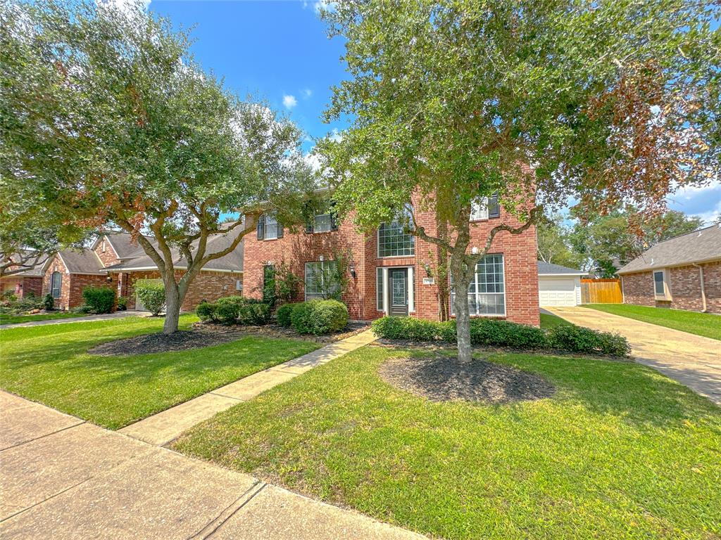 4803 Chaperel Drive, Pearland, Texas image 2