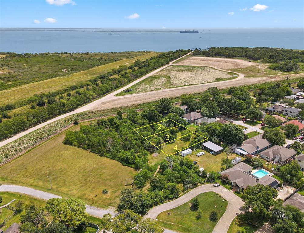 Willow Street, Seabrook, Texas image 4