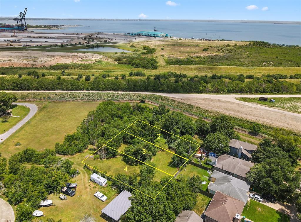 Willow Street, Seabrook, Texas image 2