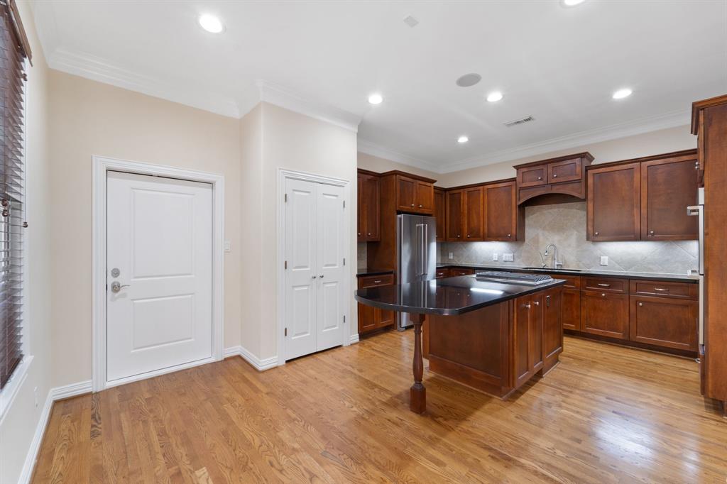 4508 Larch Lane, Bellaire, Texas image 10