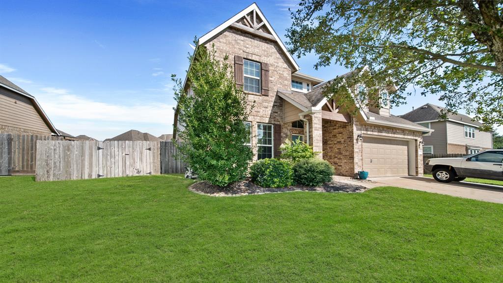 1052 Jennifer Street, Alvin, Texas image 2