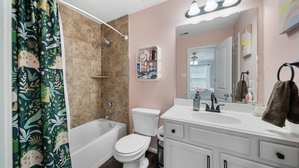 1052 Jennifer Street, Alvin, Texas image 16