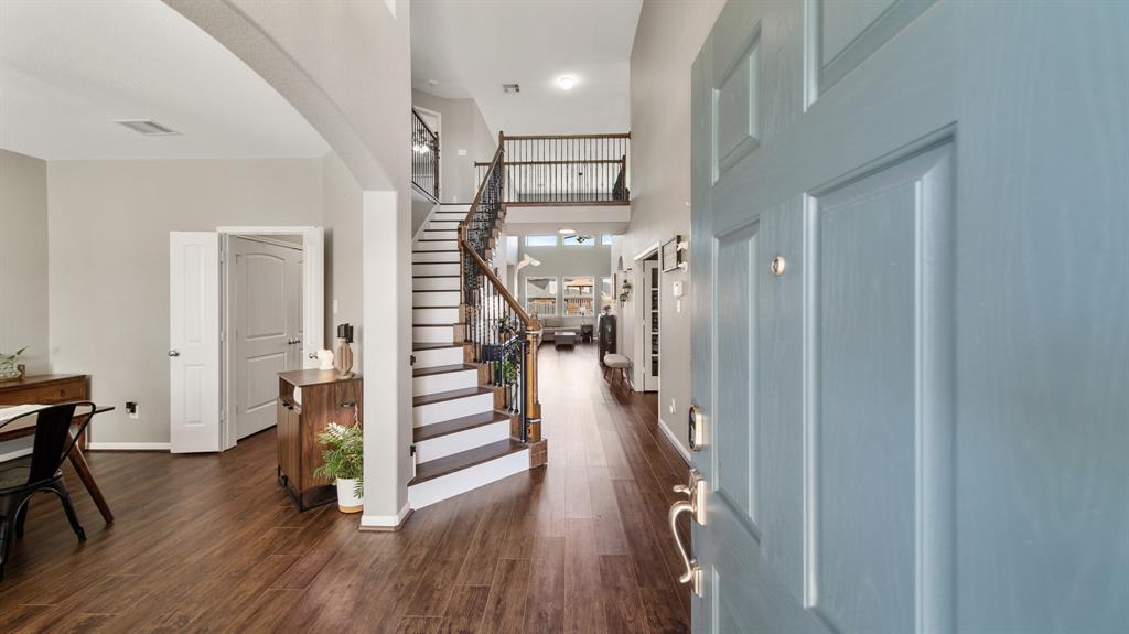 1052 Jennifer Street, Alvin, Texas image 3