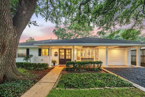 Single Family Residence in Houston TX 3114 Suffolk Drive.jpg