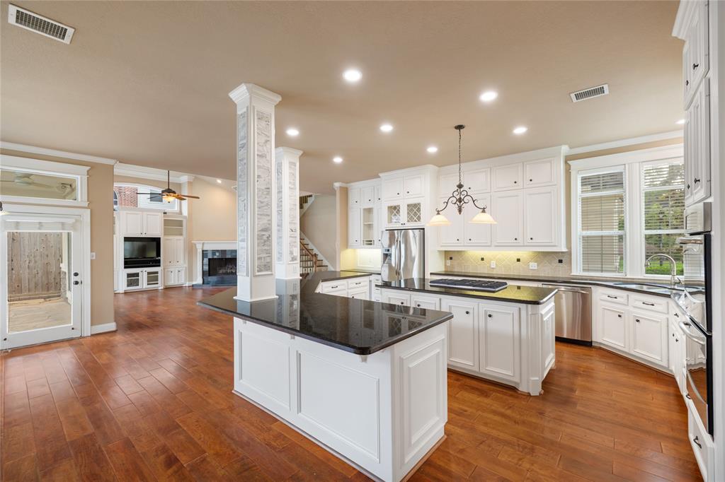 5811 Cimmaron Creek Court, Spring, Texas image 16