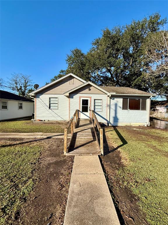 616 7th Street, Winnie, Texas image 1