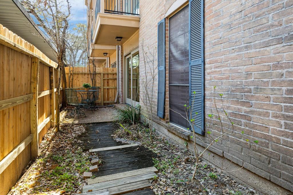 4515 Briar Hollow Place #101, Houston, Texas image 10