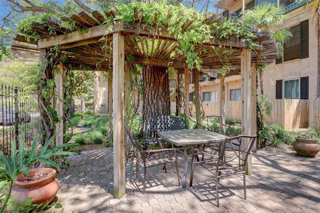 4515 Briar Hollow Place #101, Houston, Texas image 14